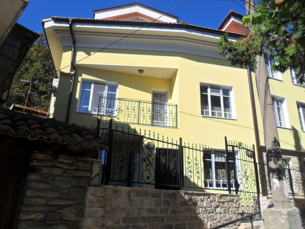Къщата С Чешмата Leilighet Veliko Tŭrnovo Eksteriør bilde