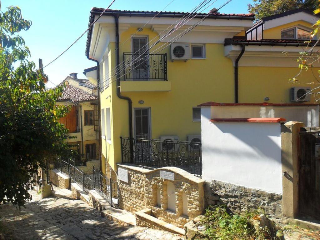 Къщата С Чешмата Leilighet Veliko Tŭrnovo Eksteriør bilde